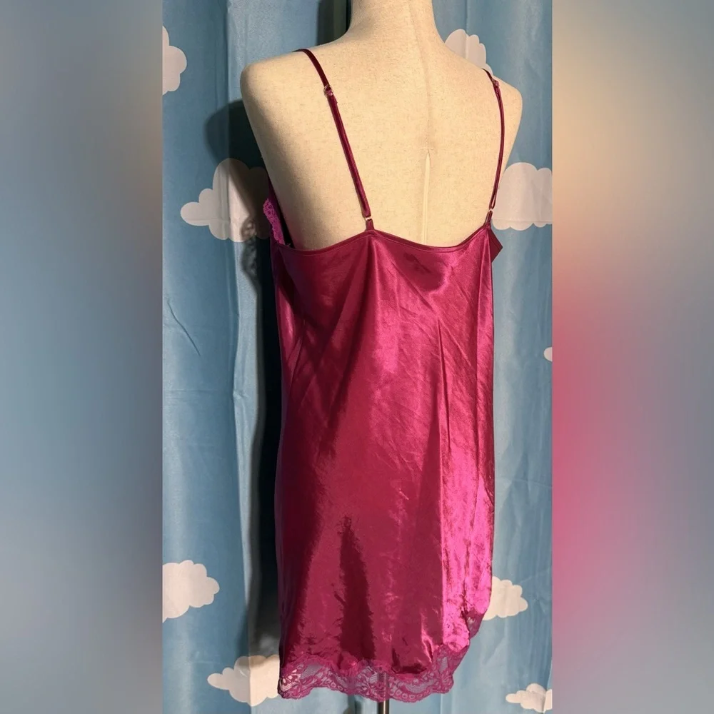 2 vintage slips. Fuschia and forest green. Lacy & embroidery on pink- L - Picture 3 of 10